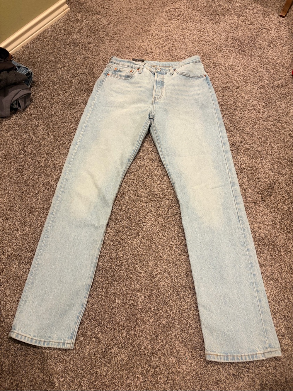 Light wash - women’s Levi 501 original Jean